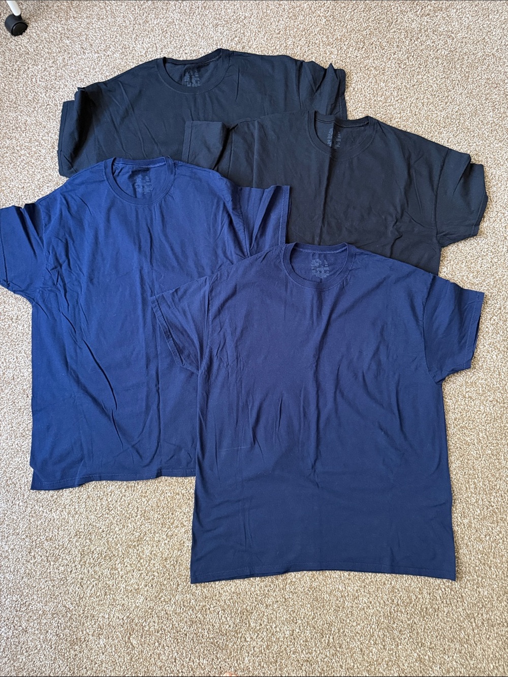 Fruit of the Loom Crewneck T-Shirts in Navy/Black